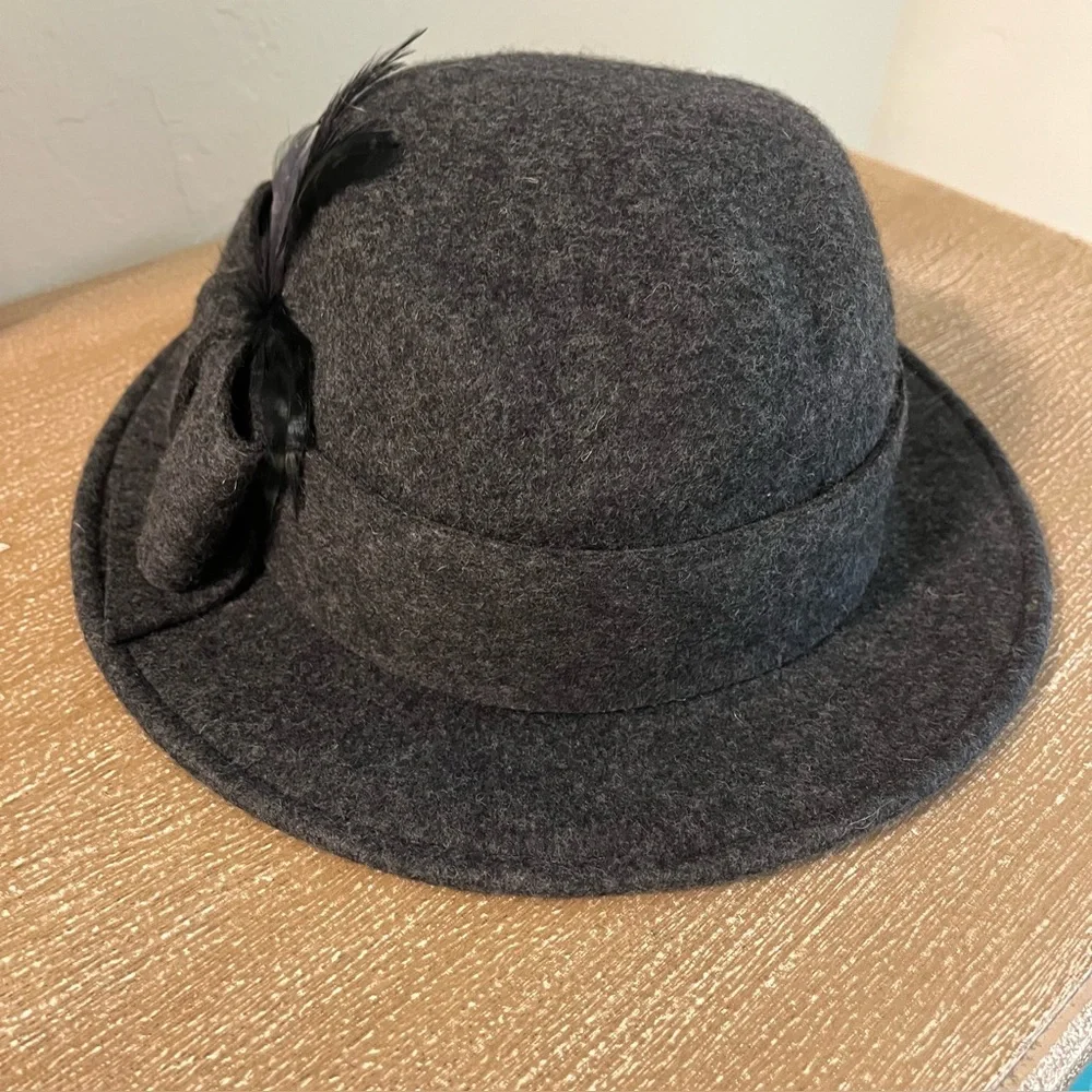 Elegant San Diego Hat Co Wool Gray Women's Hat with Feather Bow Accent - Picture 2 of 7